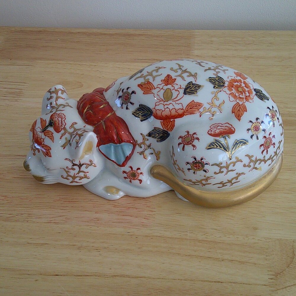 Kutani Imari Hand-painted Gold and Porcelain Sleeping Cat